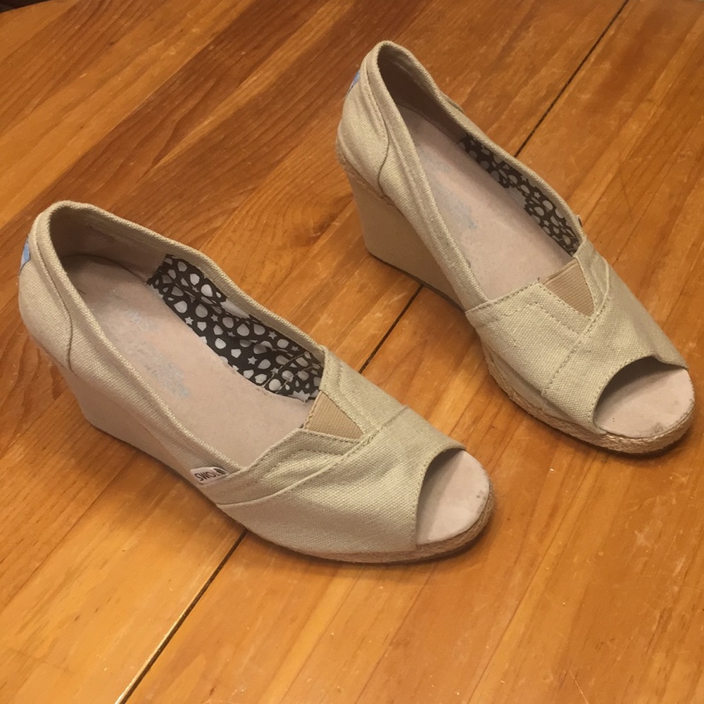 TOMS Wedge Shoes Natural in 9M